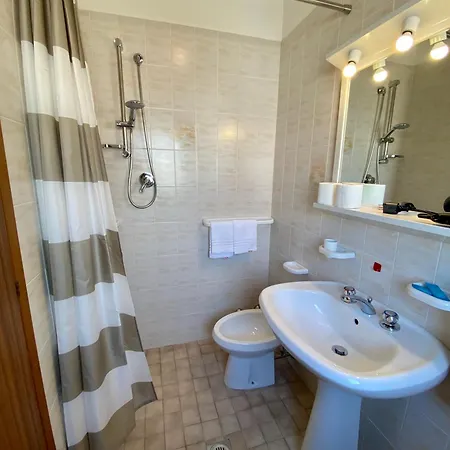 Otel Rosa 2*