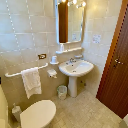 Otel Rosa 2*
