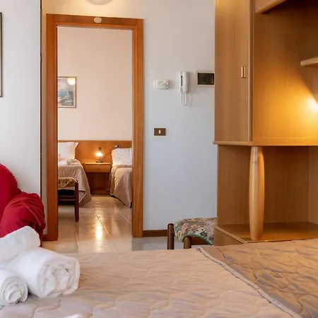 Rosa Hotel 2*