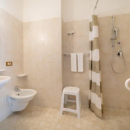 Rosa Hotel 2*